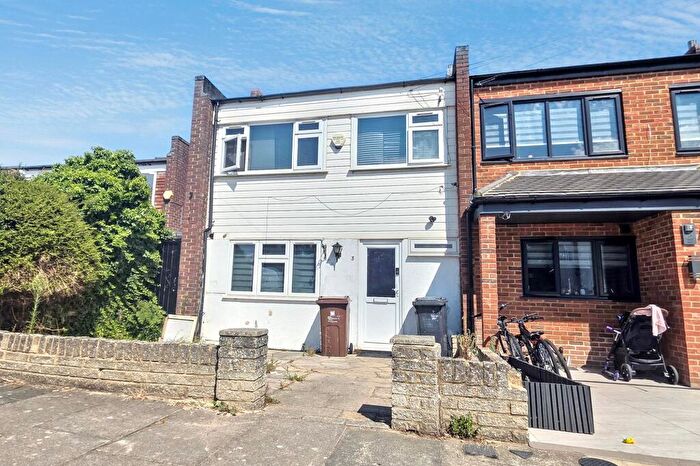 3 Bedroom End Of Terrace House For Sale In Rowan Way, Romford, Essex, RM6