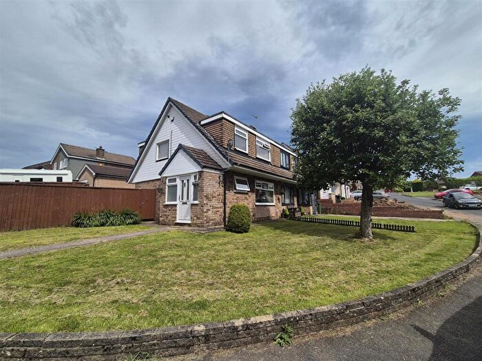 3 Bedroom Semi-Detached House To Rent In Wordsworth Close, Dukinfield, SK16