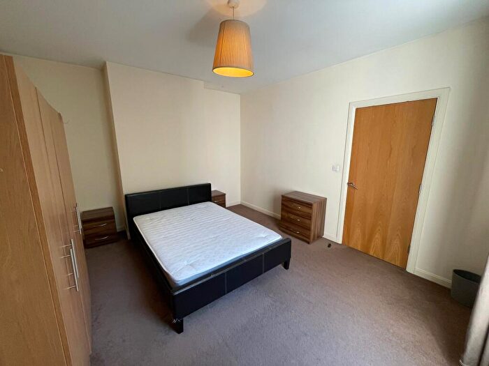 1 Bedroom Apartment To Rent In Burley Road, Leeds, LS4