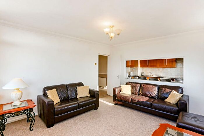 2 Bedroom Flat To Rent In Fitzhugh Grove, London, SW18