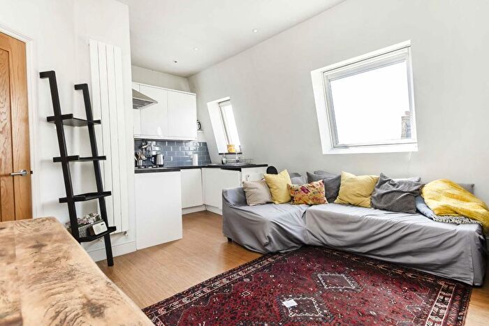 1 Bedroom Flat To Rent In Old Forge Mews, London, W12