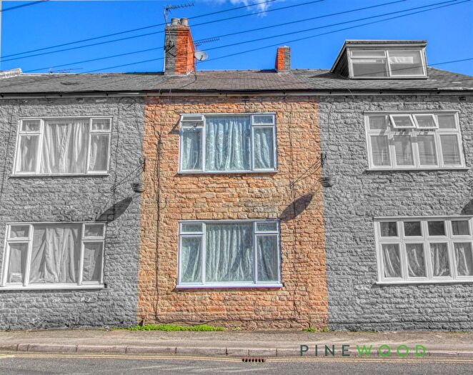 3 Bedroom Terraced House For Sale In Portland Street, Whitwell, S80