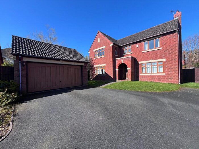 4 Bedroom Detached House To Rent In Brockhurst Lane, Dickens Heath, Solihull, West Midlands, B90