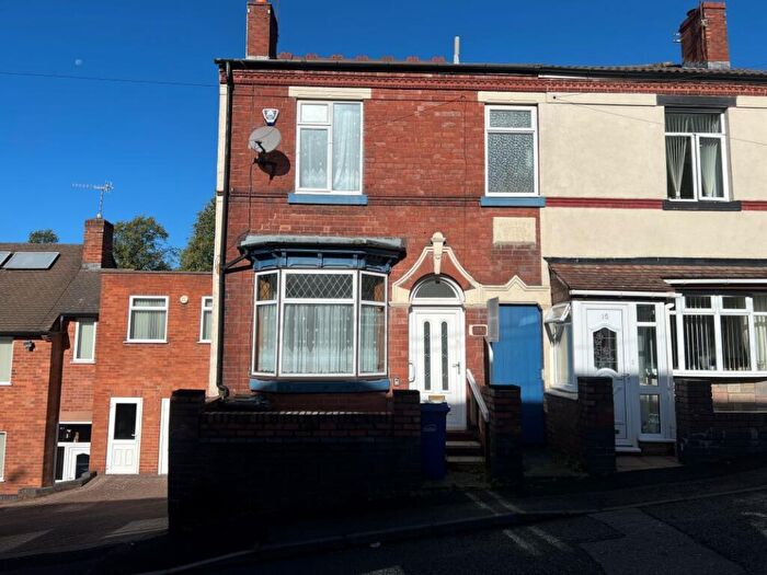 3 Bedroom Semi-Detached House For Sale In Bennetts Hill, Dudley, DY2
