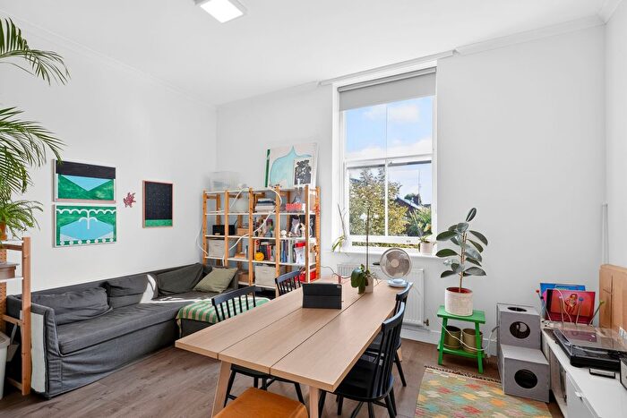 1 Bedroom Flat To Rent In Navarino Road, London, E8
