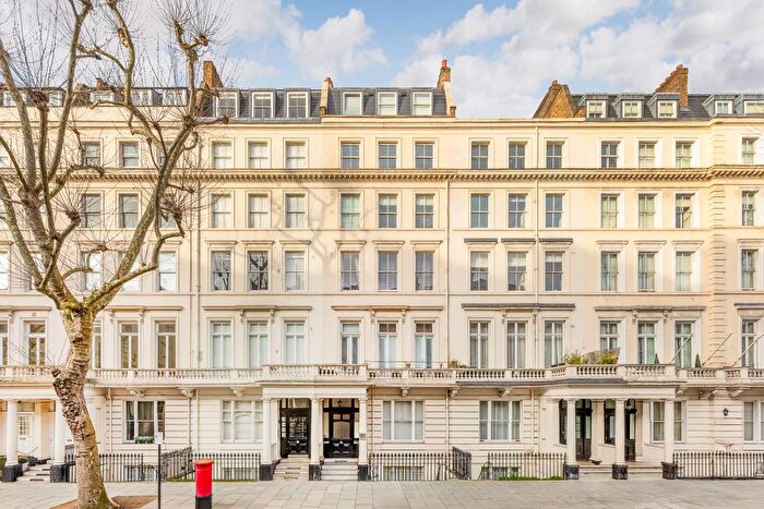 3 Bedroom Flat To Rent In Queen's Gate, London, SW7