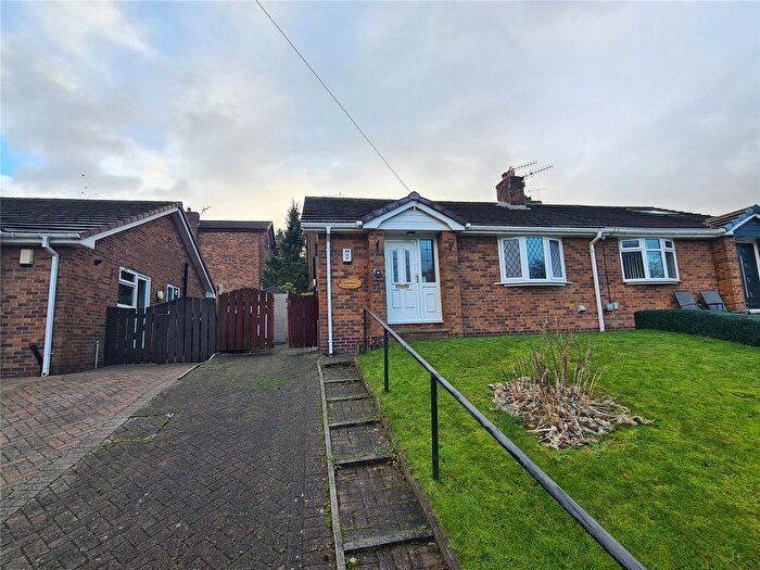 2 Bedroom Bungalow For Sale In Slant Close, Glossop, Derbyshire, SK13