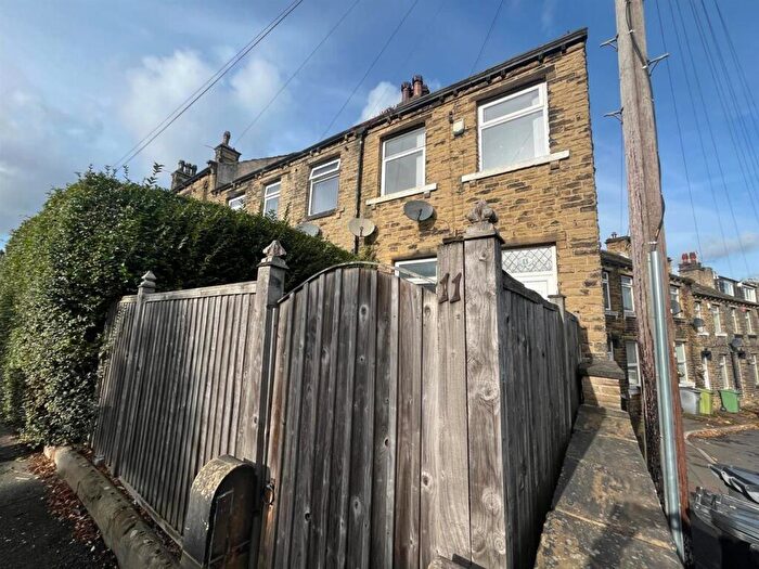 2 Bedroom End Of Terrace House For Sale In Stile Common Road, Huddersfield, HD4