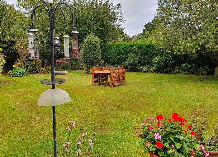 4 Bedroom Detached House For Sale In Ifield Street, Ifield, Crawley, RH11