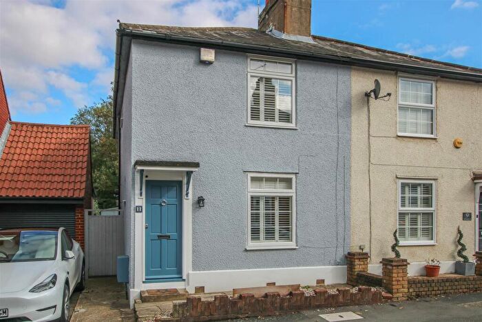 3 Bedroom Semi-Detached House For Sale In Hammonds Lane, Great Warley, Brentwood, CM13