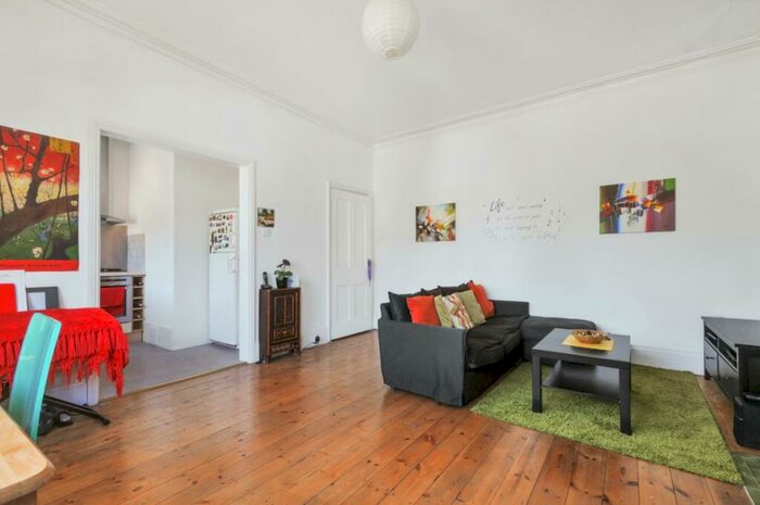 1 Bedroom Flat To Rent In St. Cuthberts Road, West Hampstead, NW2