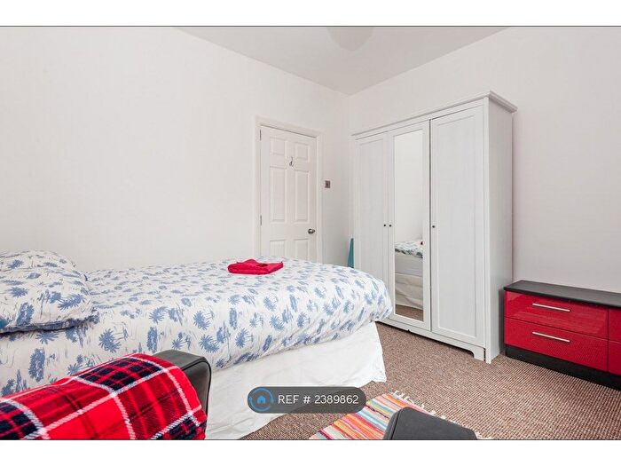 5 Bedroom Flat To Rent In Ealing, London, W5