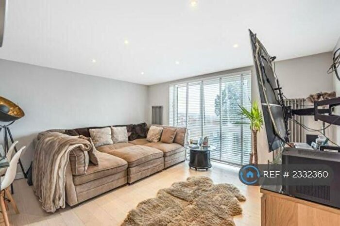 3 Bedroom Flat To Rent In Upper Norwood, London, SE19