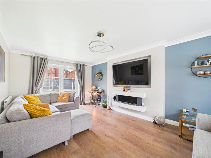 4 Bedroom Detached House For Sale In Sandringham Road, Brough, HU15