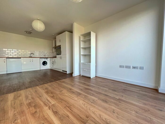 2 Bedroom Flat To Rent In Barns Road, Oxford, OX4
