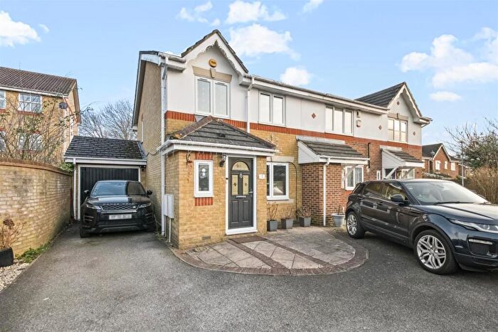 3 Bedroom End Of Terrace House To Rent In Binstead Close, Hayes, UB4