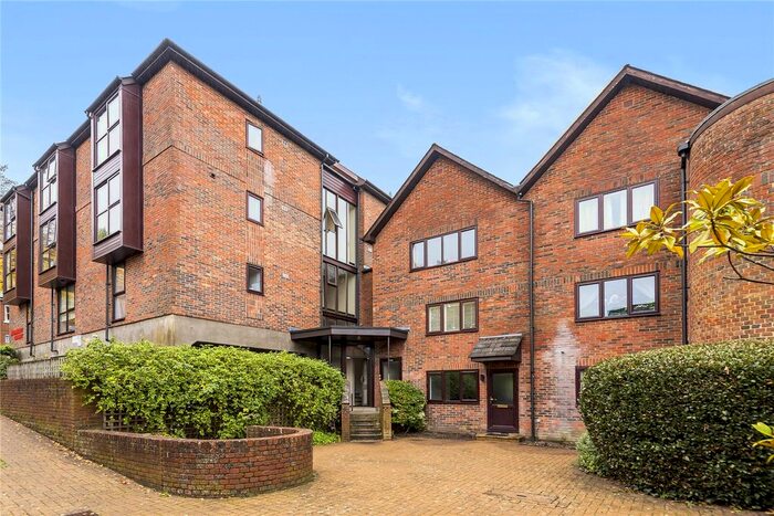 2 Bedroom Flat To Rent In Bilberry Court, Staple Gardens, Winchester, SO23
