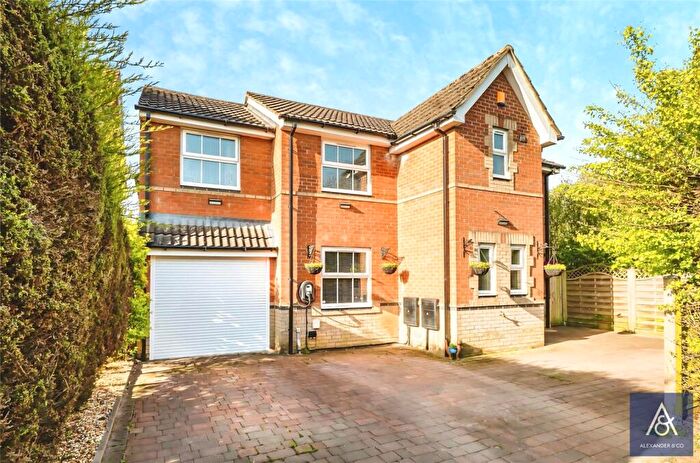 4 Bedroom Detached House For Sale In Harris Close, Brackley, Northamptonshire, NN13