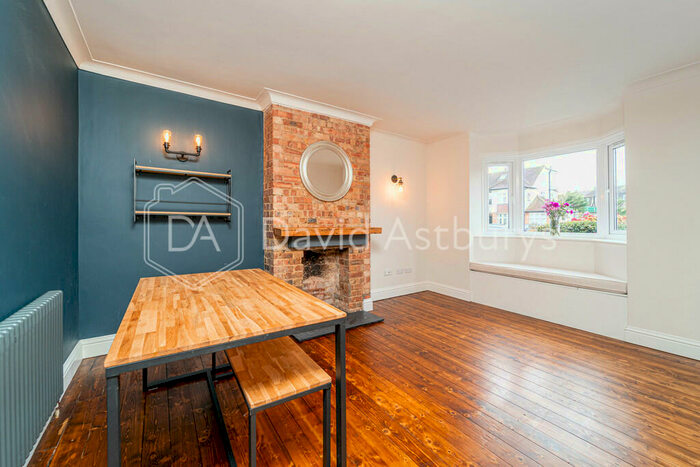 2 Bedroom Apartment To Rent In West Close, Cockfosters, Barnet, London, EN4