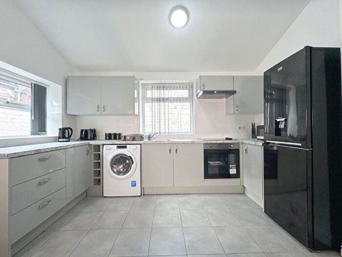 5 Bedroom Detached House To Rent In Southfield Road, Middlesbrough, TS1