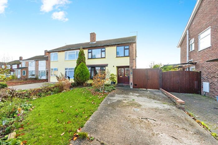 3 Bedroom Semi Detached House For Sale In Starling Way, Bedford, Bedfordshire, MK41