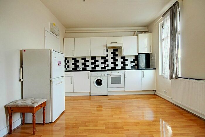 2 Bedroom Terraced House To Rent In Dysons Road, London, Edmonton N18