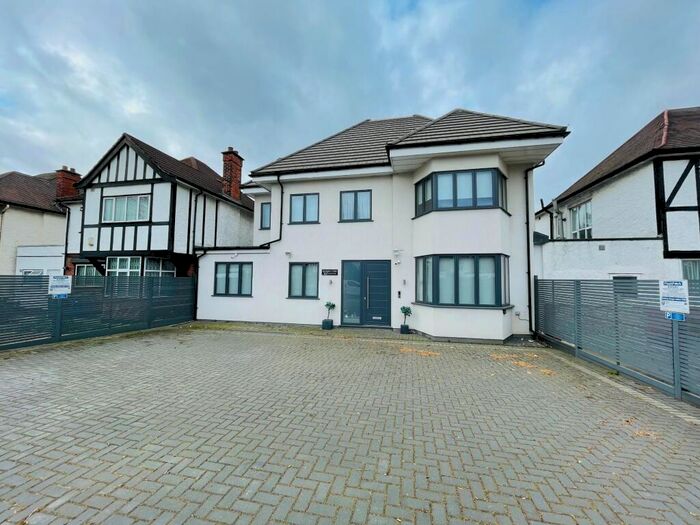 2 Bedroom Flat To Rent In Arendale Court, Hendon Way, London, NW4