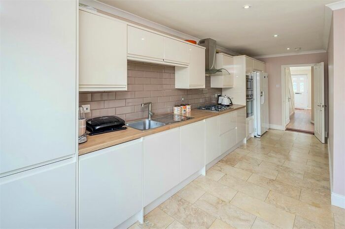 4 Bedroom Terraced House To Rent In Fulbourne Road, Walthamstow, E17