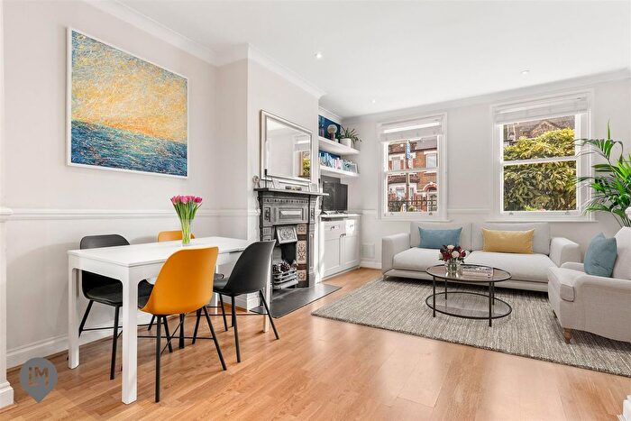 2 Bedroom Flat For Sale In Earlsfield Road, London, SW18