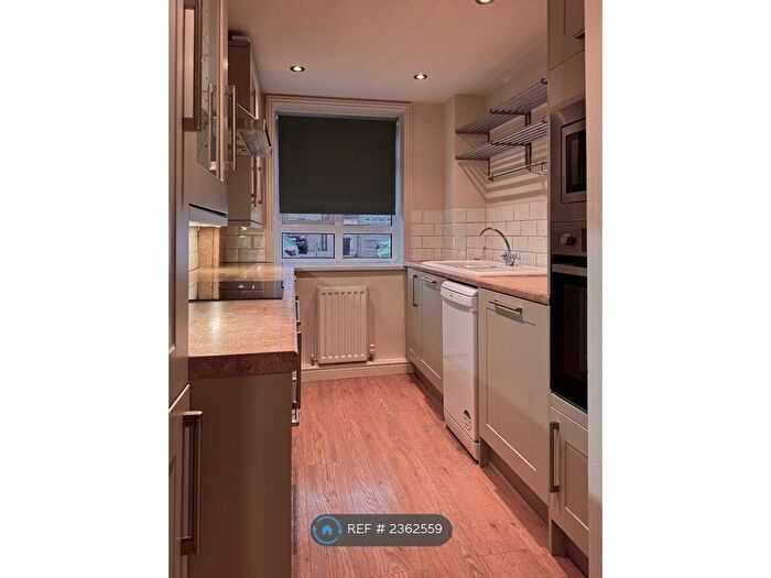 1 Bedroom Flat To Rent In Exeter House, Beckenham, BR3