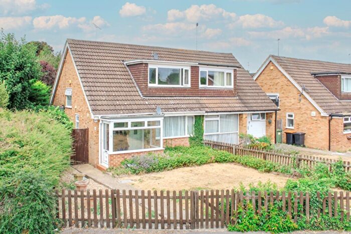 3 Bedroom Semi-Detached House For Sale In Camberton Road, Linslade, LU7
