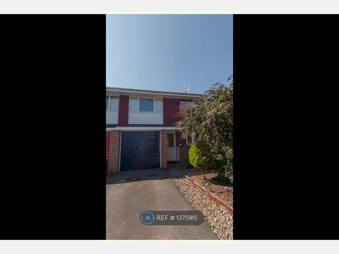 3 Bedroom Terraced House To Rent In Waltham Close, Nottingham, NG2