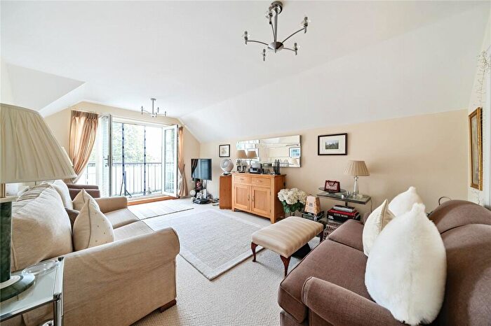 2 Bedroom Flat For Sale In Chilbolton Avenue, Winchester, Hampshire, SO22