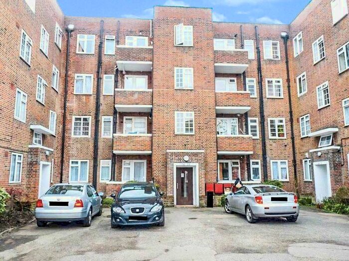 2 Bedroom Flat To Rent In Thurlby Close, Harrow-On-The-Hill, Harrow, HA1