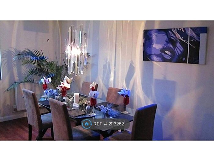 2 Bedroom Flat To Rent In Cable Court, London, SE16