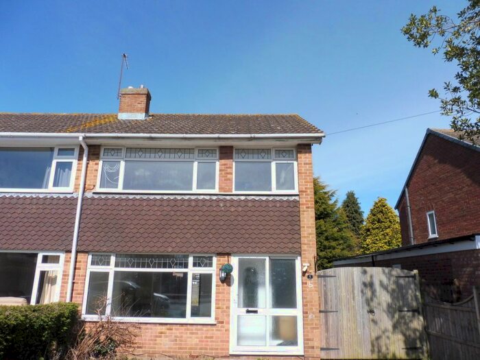 3 Bedroom Semi-Detached House To Rent In Moorhill Road, Whitnash, Leamington Spa, CV31