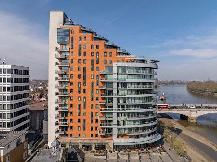 3 Bedroom Flat For Sale In Brewhouse Lane, Putney, SW15