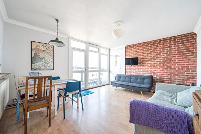 2 Bedroom Flat To Rent In Dickens Estate Bermondsey, SE16