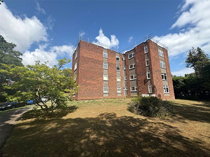 2 Bedroom Flat For Sale In Church Road, Frimley, Camberley, Surrey, GU16