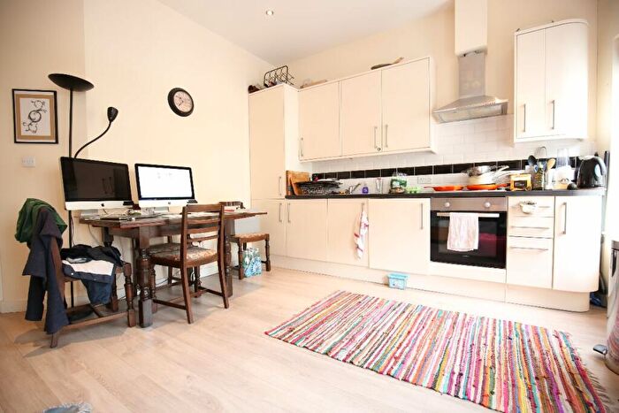 1 Bedroom Flat To Rent In Holloway Road, London, N7