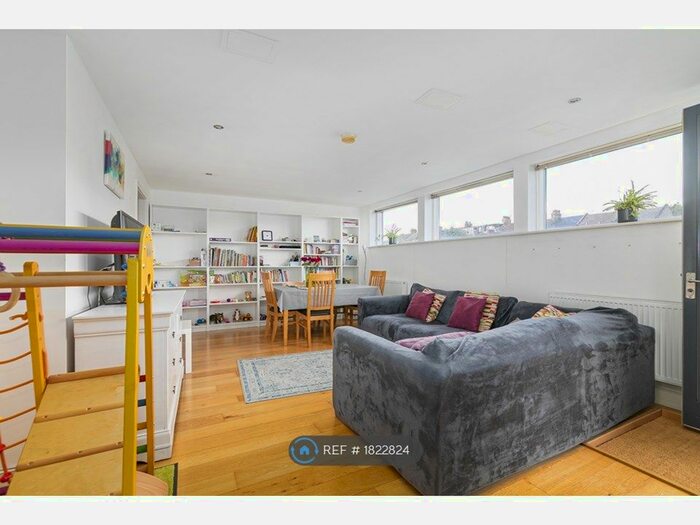 2 Bedroom Flat To Rent In Kilburn Lane, London, W10