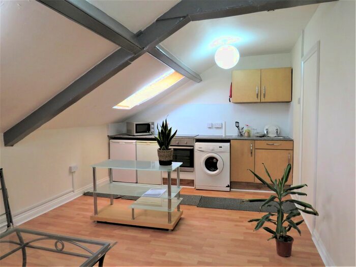 1 Bedroom Flat To Rent In North Luton Place, Cardiff, CF24