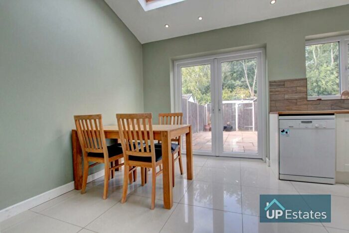 3 Bedroom End Of Terrace House For Sale In Binley Road, Binley, Coventry, CV3