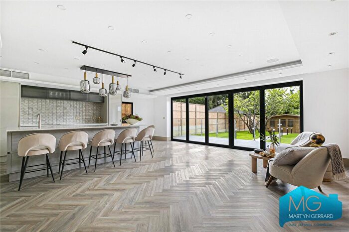 4 Bedroom Detached House For Sale In Cavendish Road, Barnet, EN5