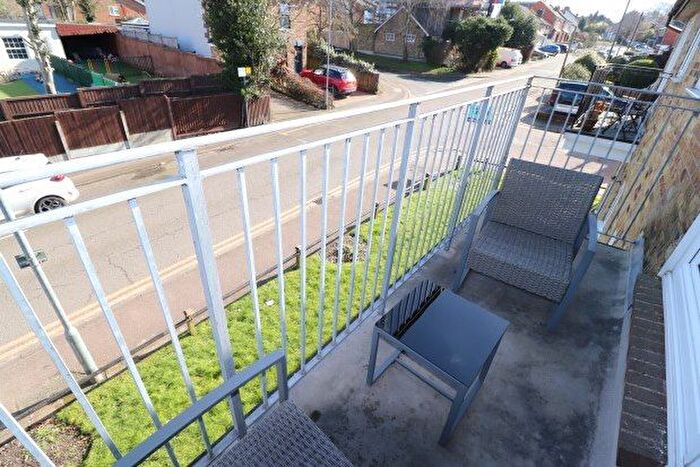 1 Bedroom Flat To Rent In Firsgrove Road, Brentwood, CM14