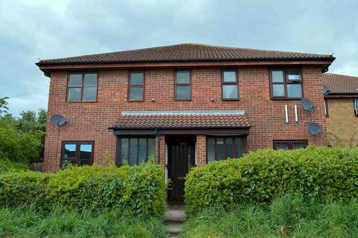 1 Bedroom Flat To Rent In Shafter Road, Dagenham, RM10