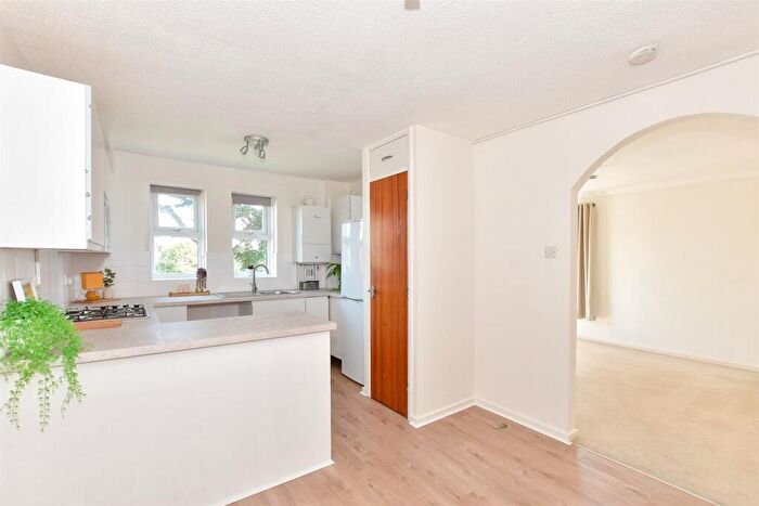2 Bedroom Flat For Sale In Rochester Avenue, Canterbury, Kent, CT1