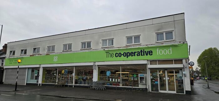 2 Bedroom Flat To Rent In School Road, RG31
