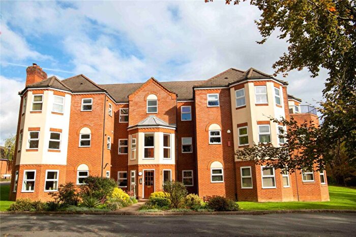 2 Bedroom Apartment For Sale In Hale Place, Farnham, Surrey, GU9