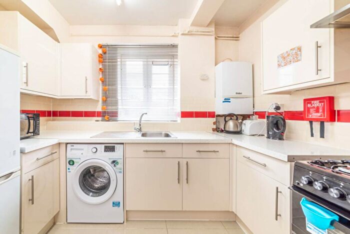 3 Bedroom Flat To Rent In Lorraine Court, Lewis Street, Camden, NW1